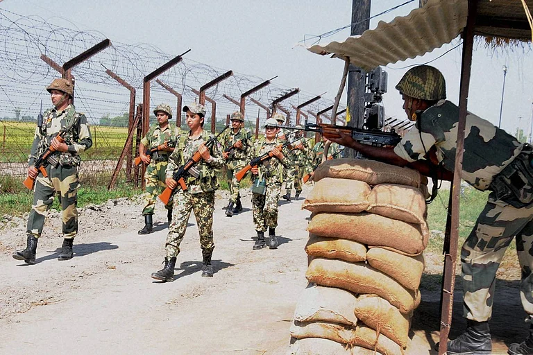 BSF personnel maintaining vigil along International Border | - PTI